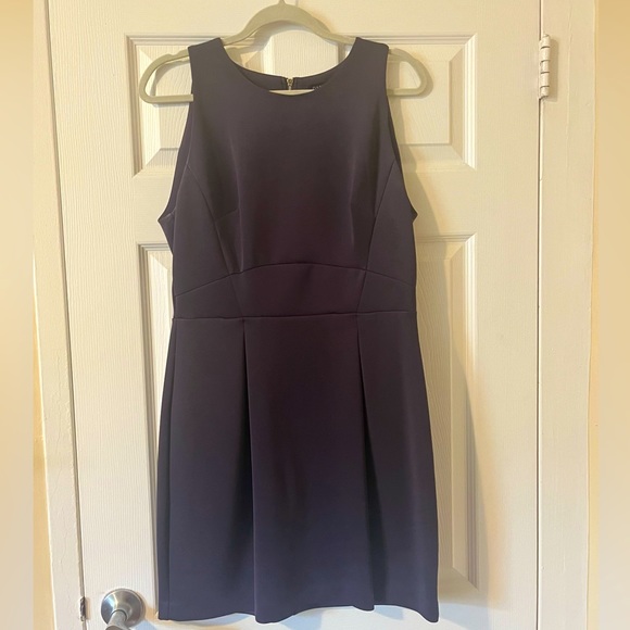 Dynamite Dress - Picture 1 of 3